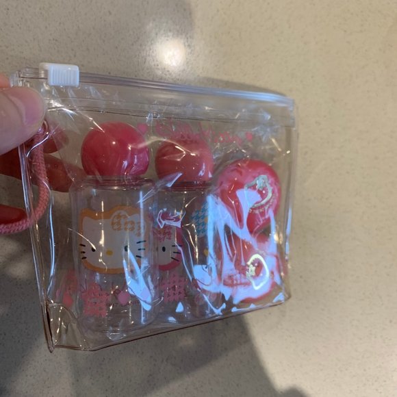 HELLO KITTY TRAVEL TOOTHBRUSH + LOTION BOTTLES - Picture 3 of 9